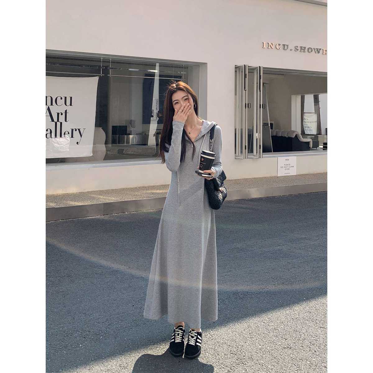 カジュアルコーデ フード付きマキシワンピース