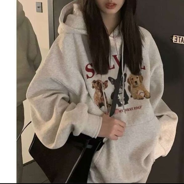 カジュアルコーデ 子犬三匹プリントパーカー