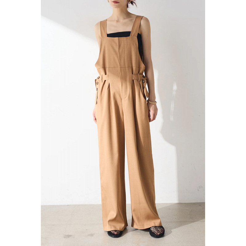 カジュアルコーデ ゆったりサロペットワイドパンツ