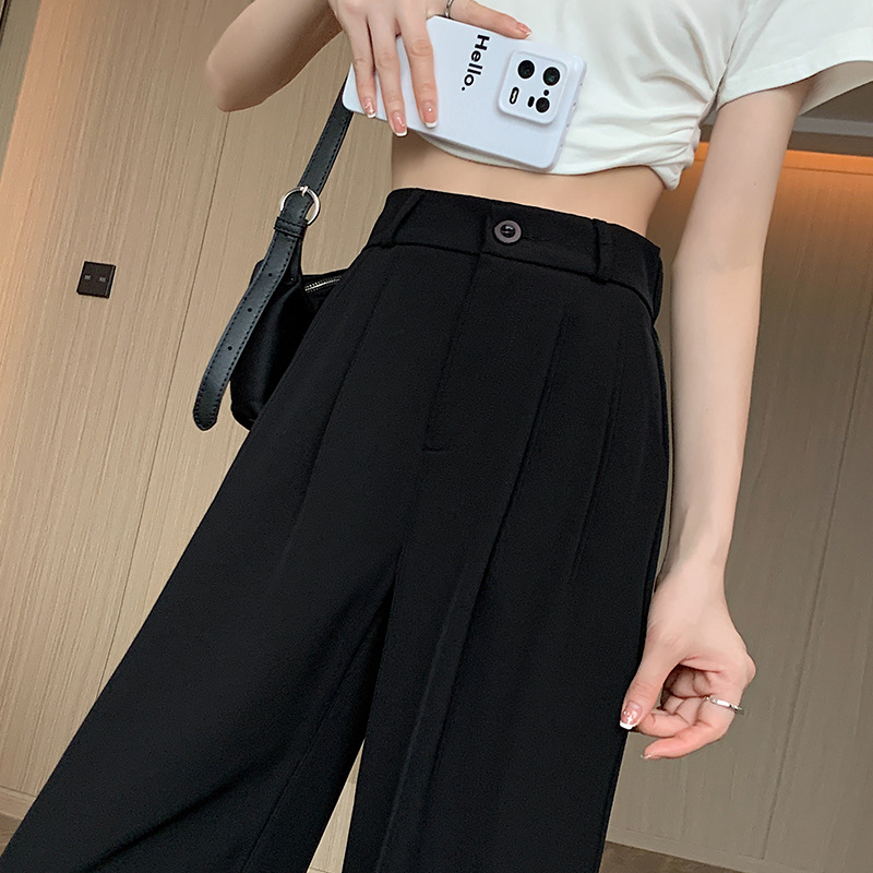 カジュアルコーデ ゆったりワイドストレートパンツ