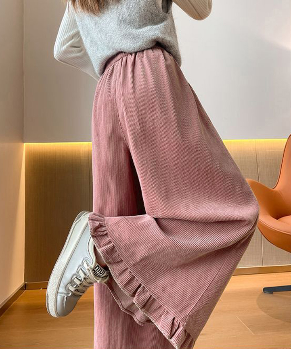カジュアルコーデ 裾フリル付きワイドパンツ コーデュロイ素材