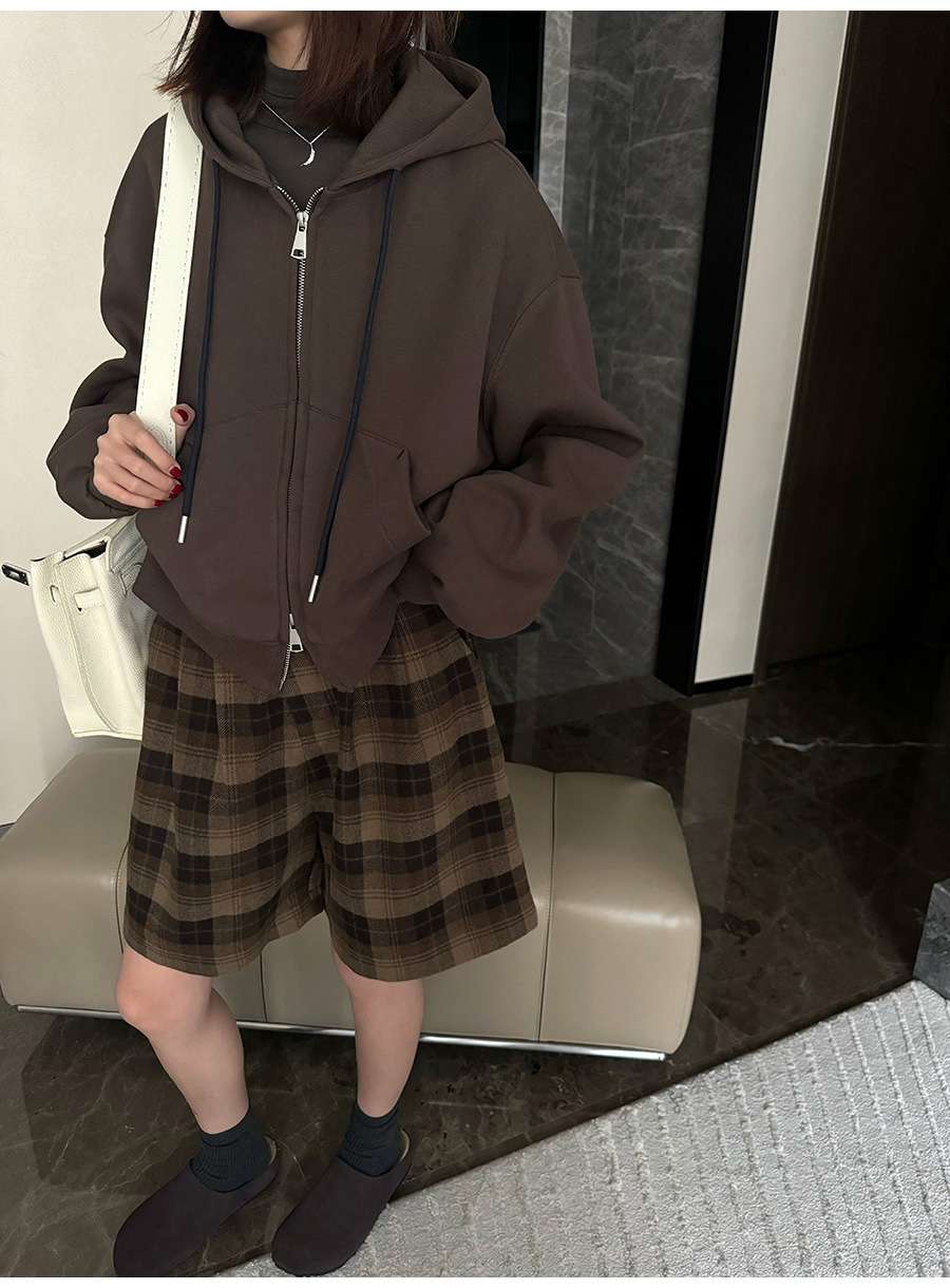 カジュアルコーデ チェック柄ゆったりショートパンツ