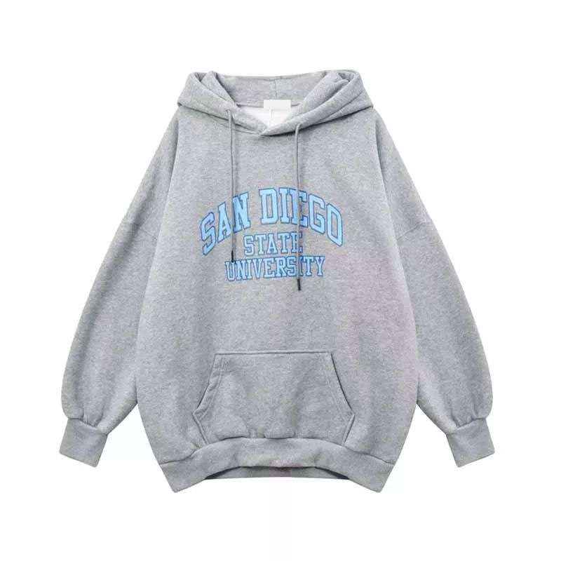 カジュアルコーデ 大学ロゴ入りオーバーサイズパーカー