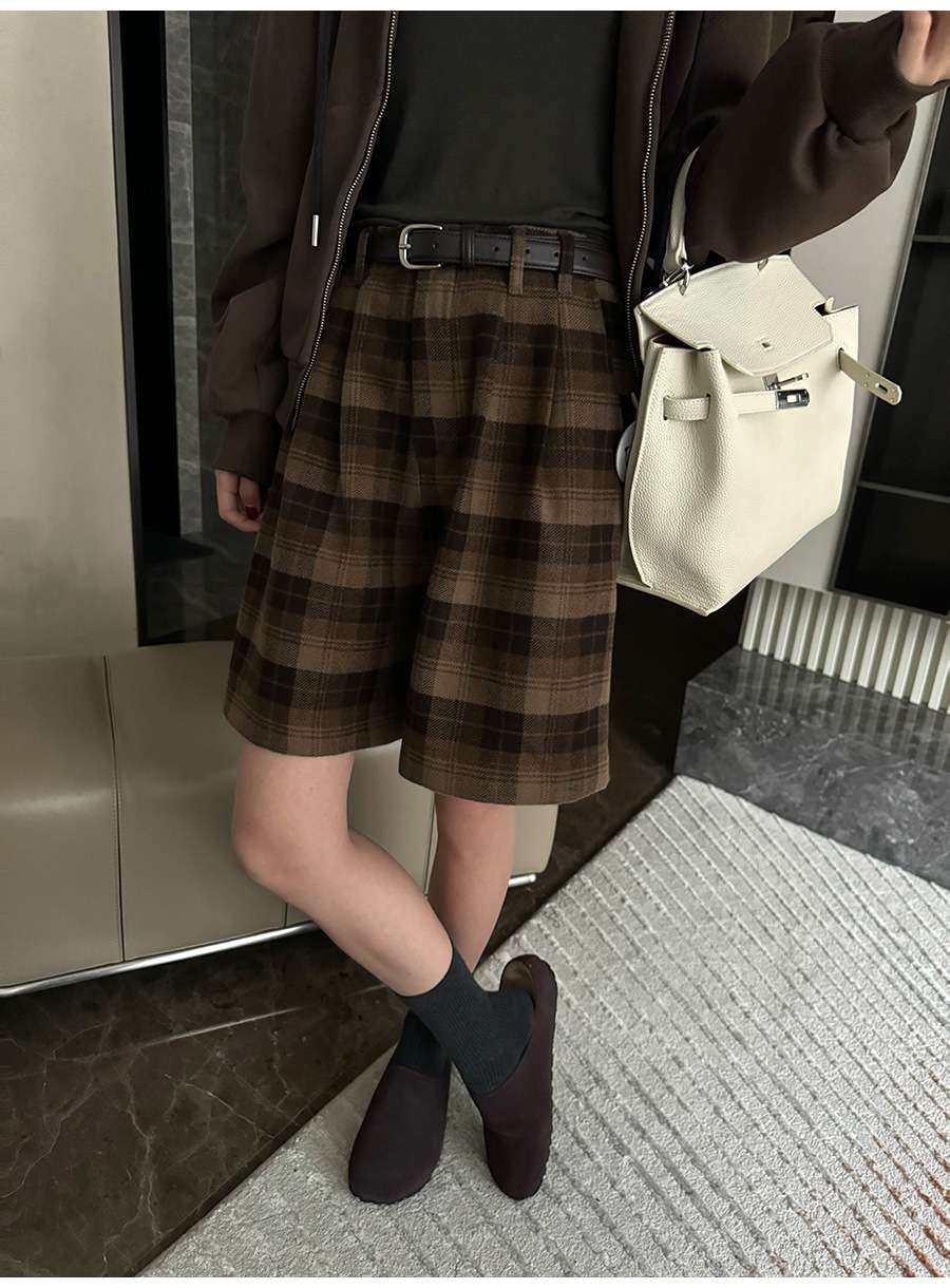 カジュアルコーデ チェック柄ゆったりショートパンツ