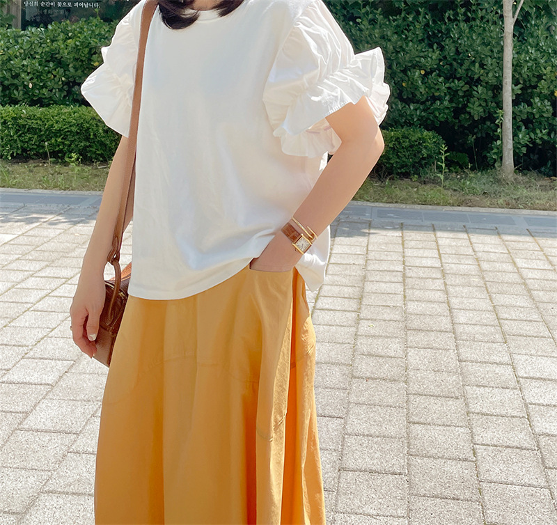カジュアルコーデ フリル袖ゆったりブラウス