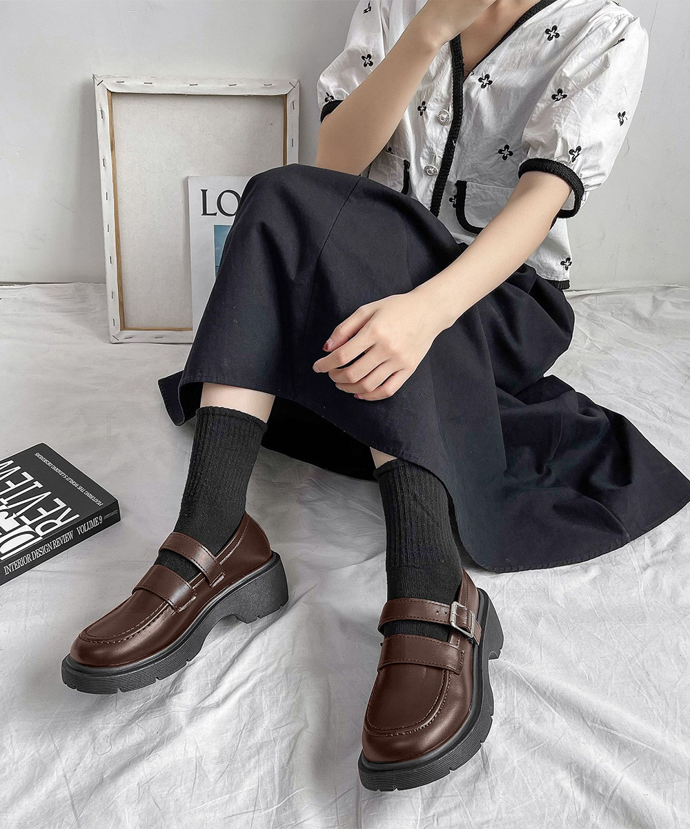 カジュアルコーデ 厚底ローファースニーカー レディース ストラップ付き太ヒール