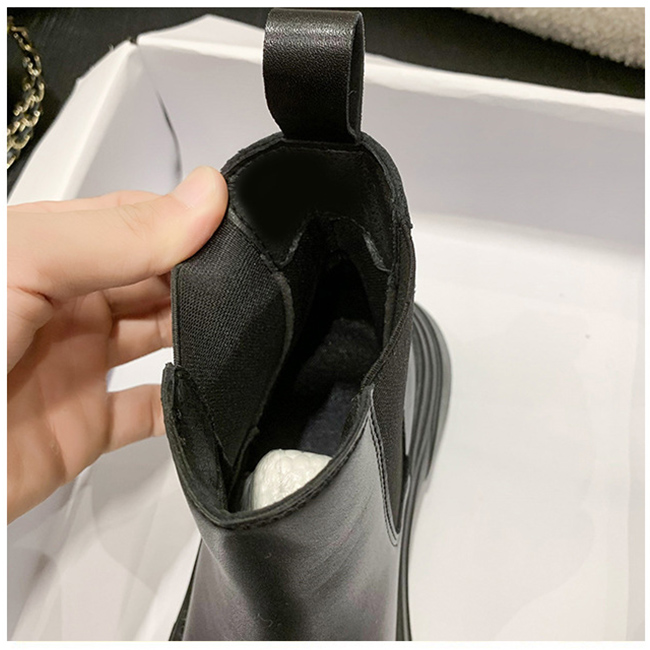 カジュアルコーデ 2024秋冬新作 黒色厚底サイドゴアブーツ 脚長美脚効果