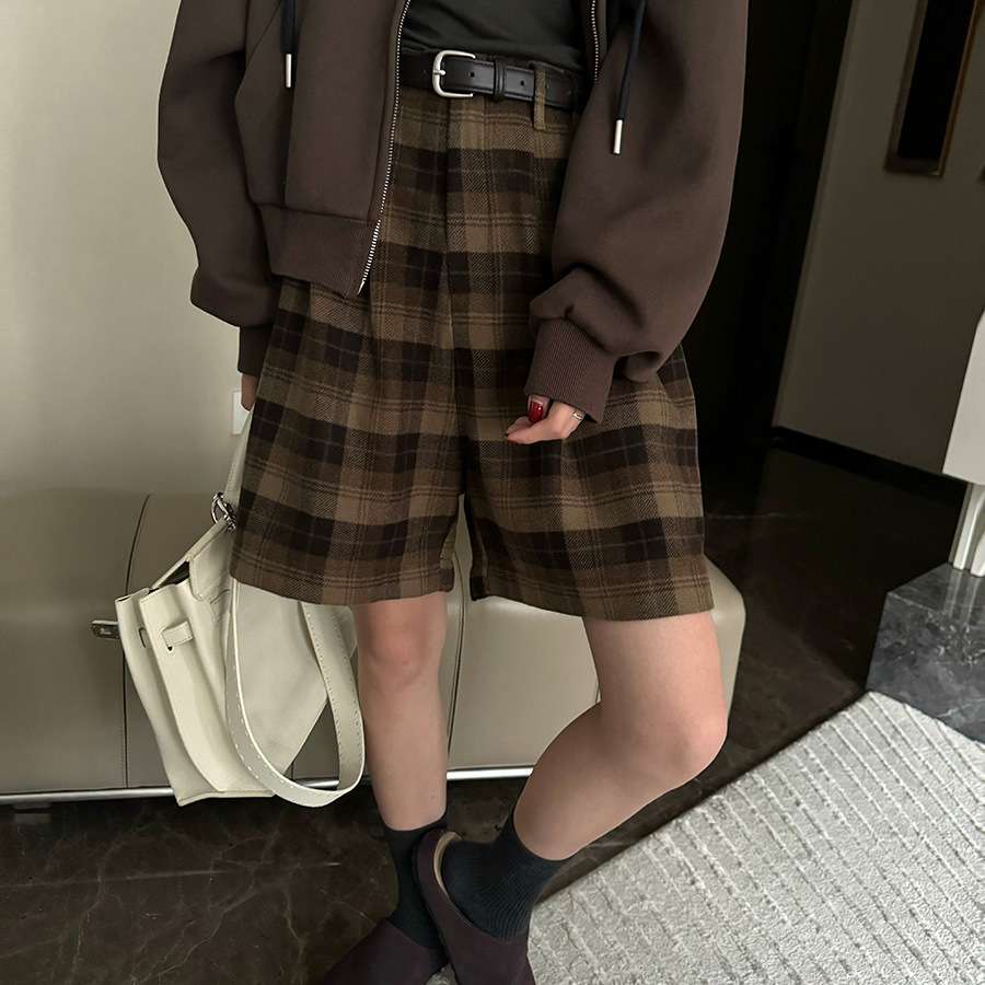 カジュアルコーデ チェック柄ゆったりショートパンツ