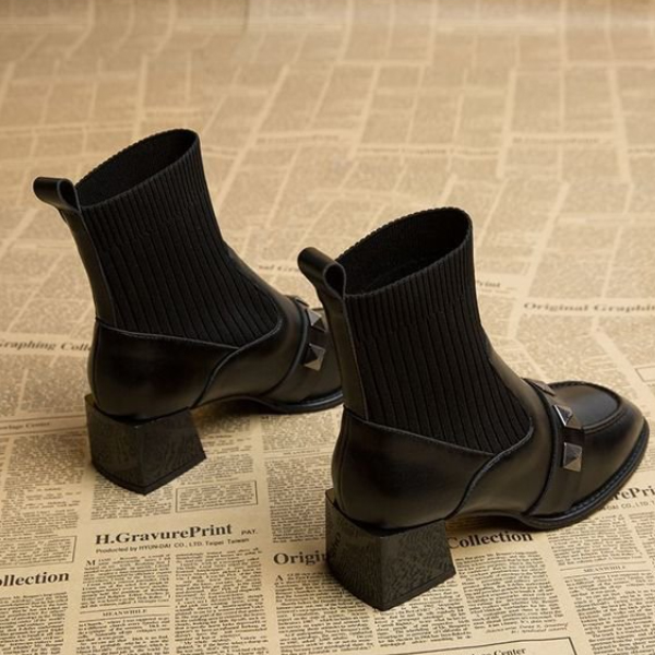 カジュアルコーデ レディース ソックスブーツ 黒 厚底 太ヒール レザー調 ショートブーツ