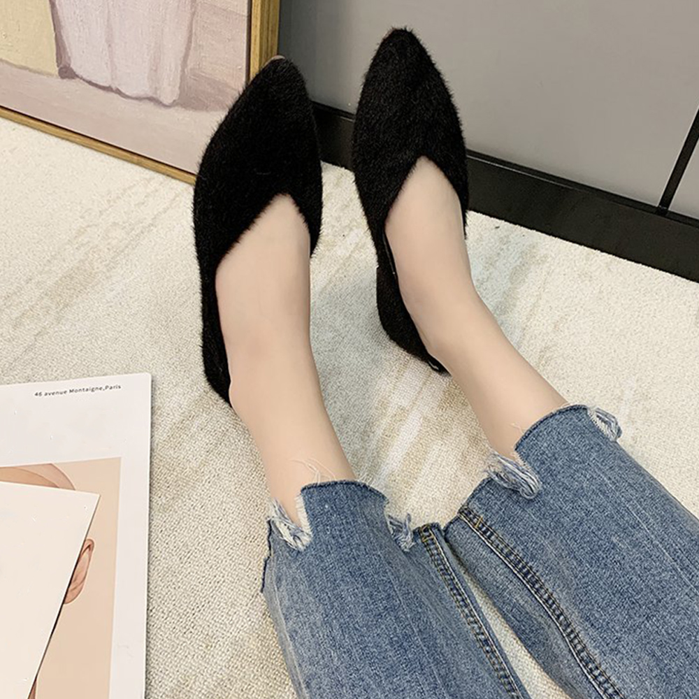 カジュアルコーデ もこもこファースニーカー レディース 浅口 ぺたんこ靴