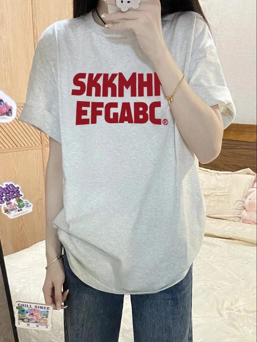 カジュアルコーデ ロゴレタリング半袖Ｔシャツ