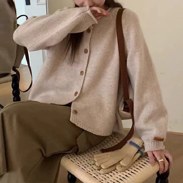 https://fulmo-img-server.com/casualfa/583566e0-9bb1-48a9-9b3b-f8fc926002f6.jpg