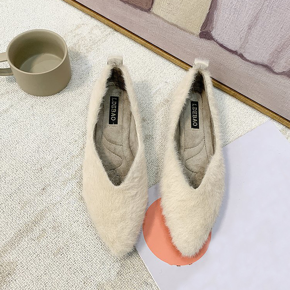 カジュアルコーデ もこもこファースニーカー レディース 浅口 ぺたんこ靴