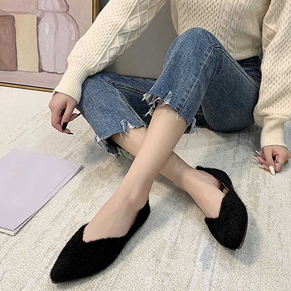 カジュアルコーデ もこもこファースニーカー レディース 浅口 ぺたんこ靴