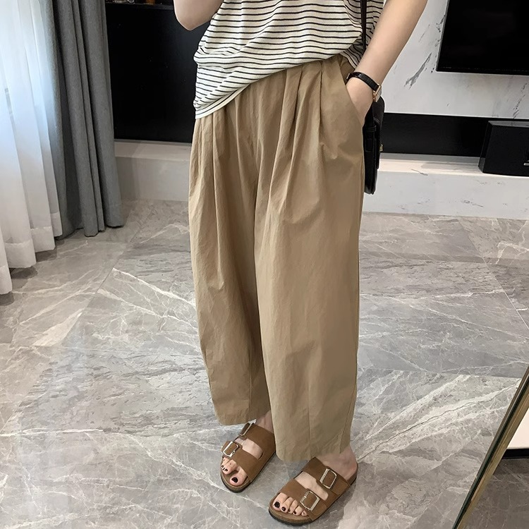 カジュアルコーデ ゆったりタックワイドパンツ