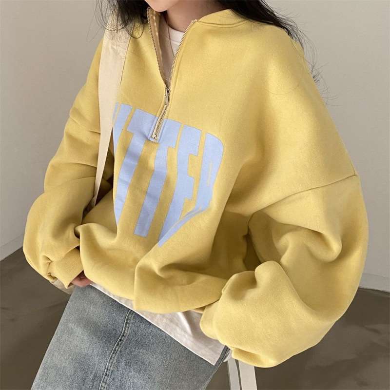 カジュアルコーデ オーバーサイズ ロゴ スウェット