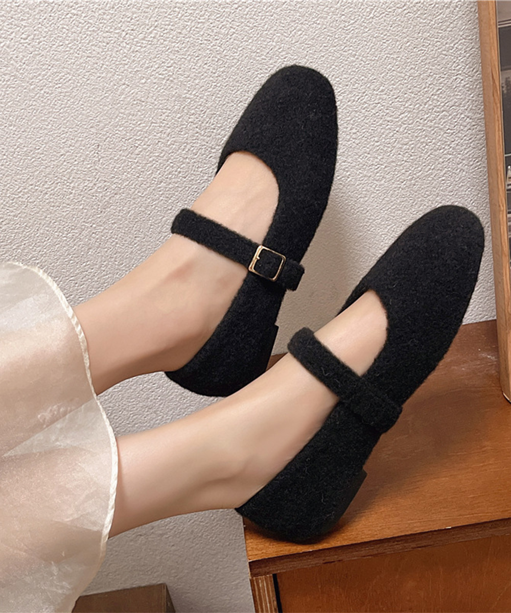 カジュアルコーデ もこもこメリージェーン風スニーカー ふわふわ素材