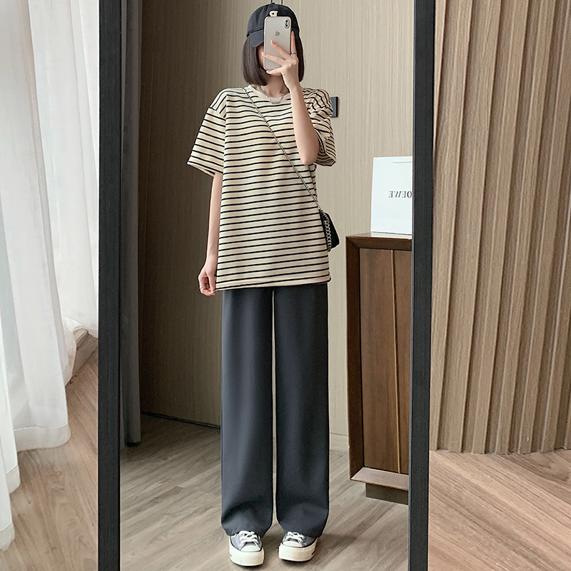 カジュアルコーデ ゆったりワイドストレートパンツ