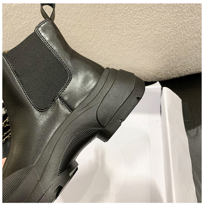 カジュアルコーデ 2024秋冬新作 黒色厚底サイドゴアブーツ 脚長美脚効果