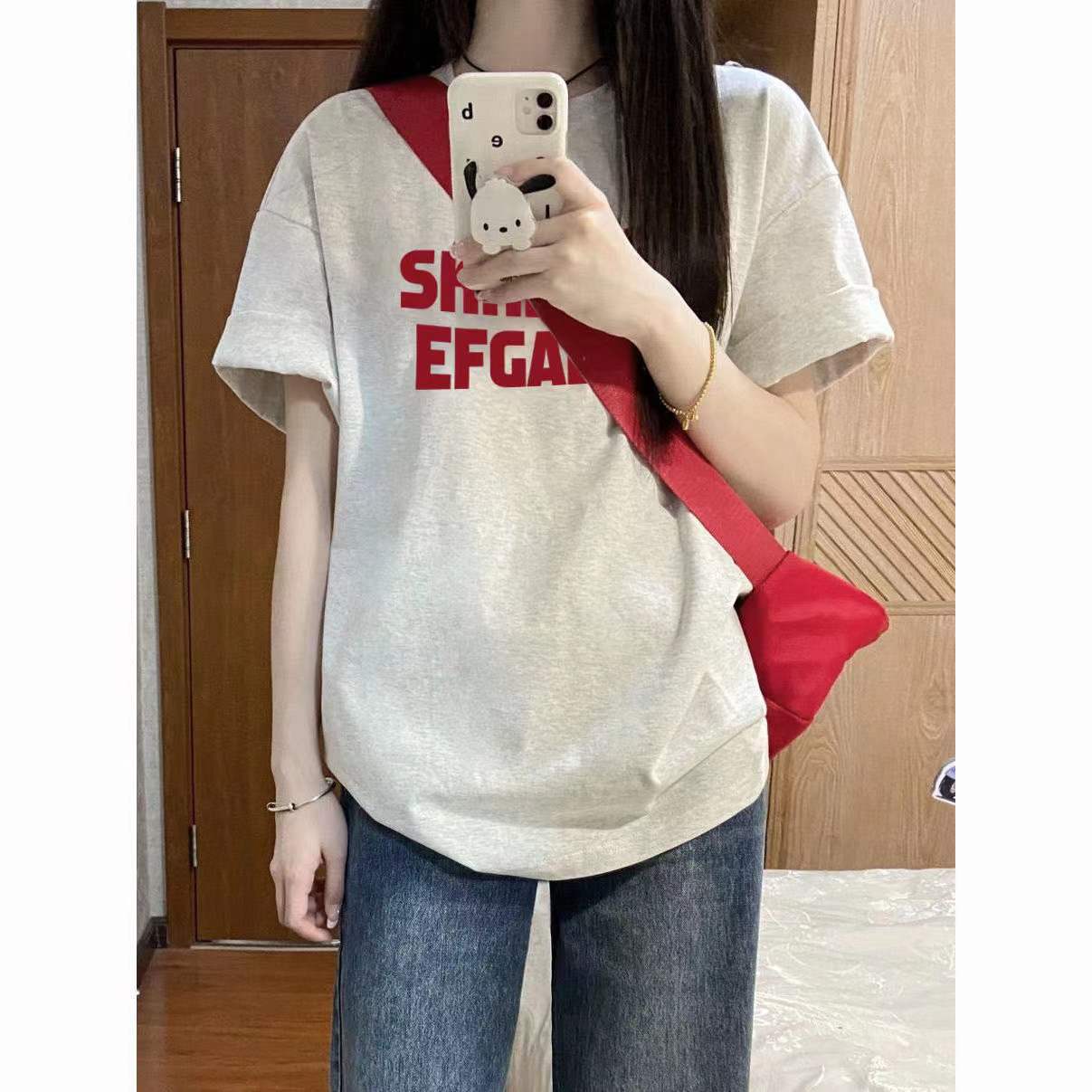 カジュアルコーデ ロゴレタリング半袖Ｔシャツ