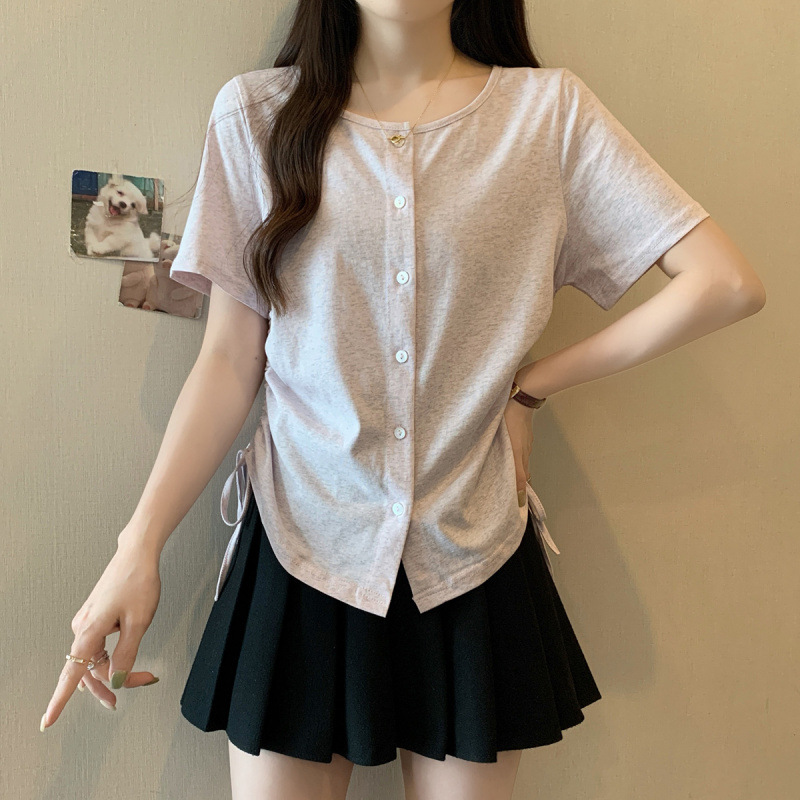 カジュアルコーデ 丸首前開きゆったりブラウス