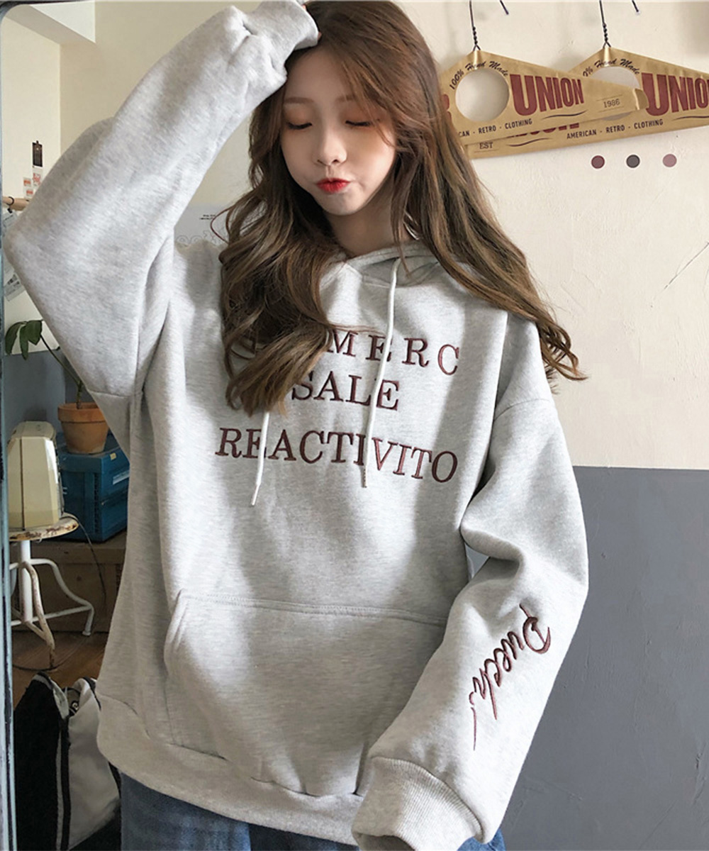 カジュアルコーデ 裏起毛スウェット フード付きロゴプリント暖かパーカー