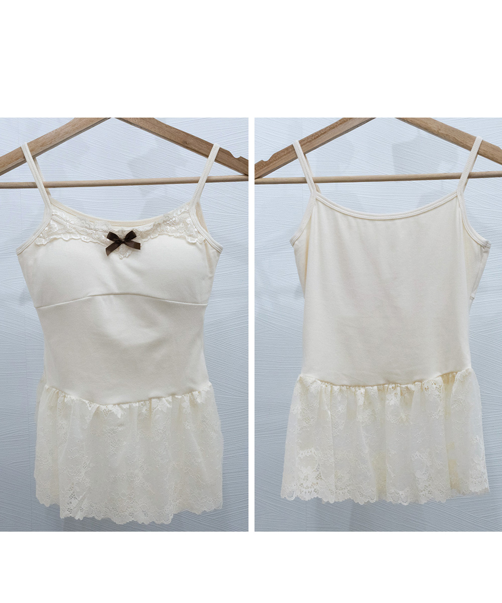 カジュアルコーデ 胸パッド付き裾レース切り替えキャミソール