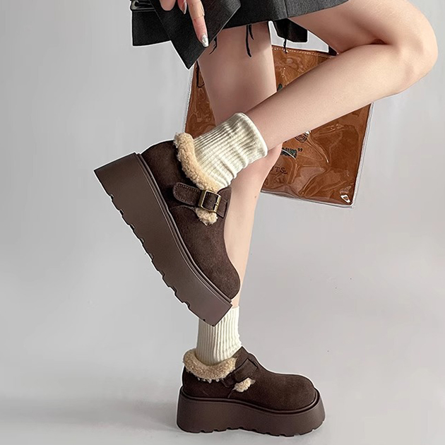 カジュアルコーデ レディース ムートン調 厚底ショートブーツ 裏ボア 暖かい美脚ブーツ