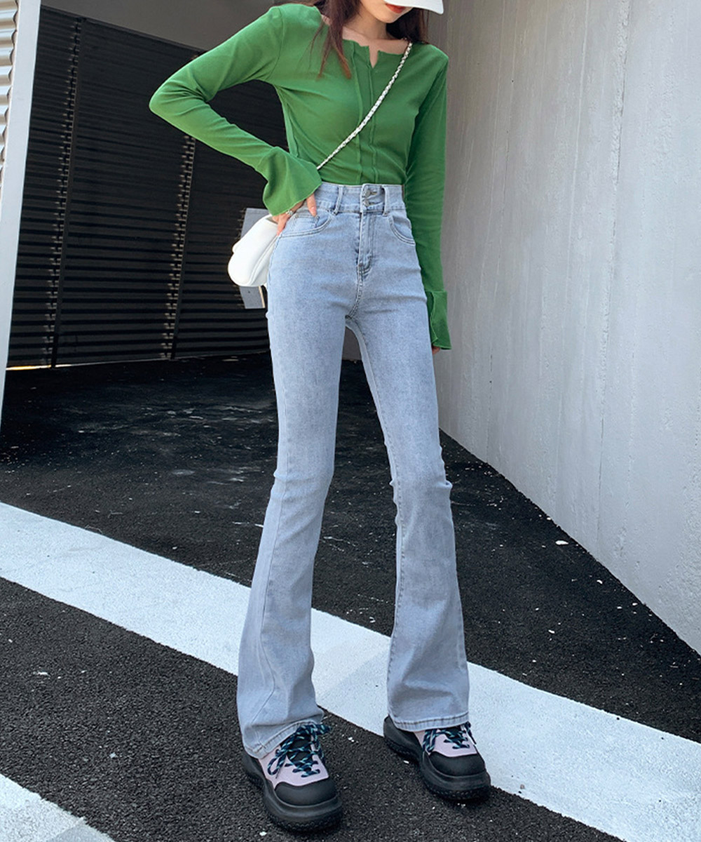 カジュアルコーデ 美脚フレアデニムパンツ ハイウエストおしゃれ