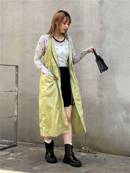カジュアルコーデ  シースルーロゴプリント長袖トップス