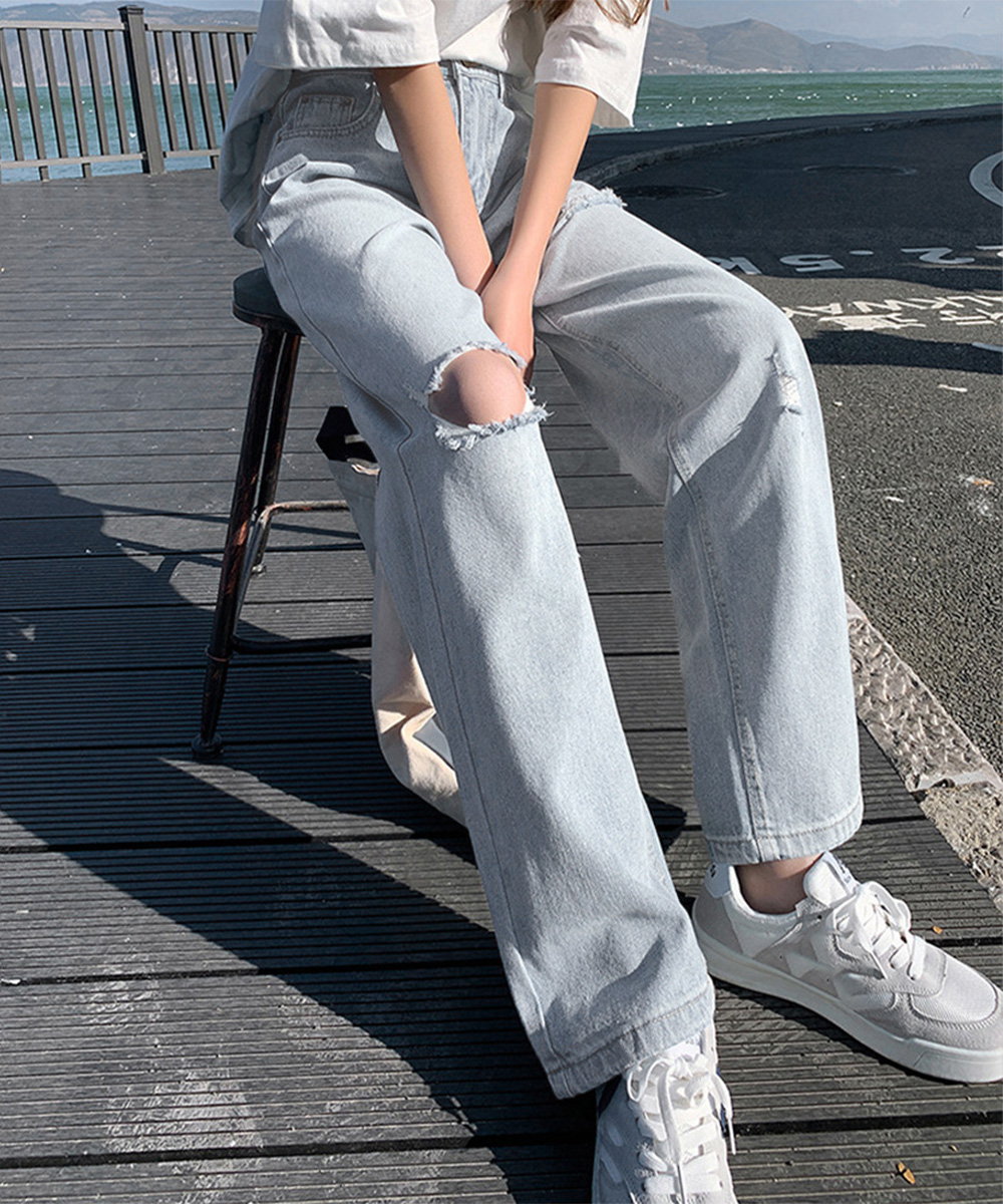 カジュアルコーデ ハイウエストダメージ加工デニムパンツ