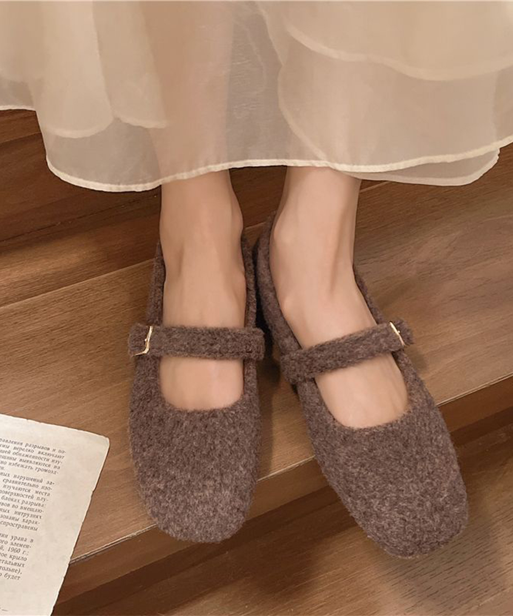 カジュアルコーデ もこもこメリージェーン風スニーカー ふわふわ素材