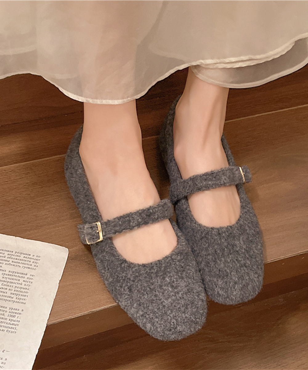 カジュアルコーデ もこもこメリージェーン風スニーカー ふわふわ素材