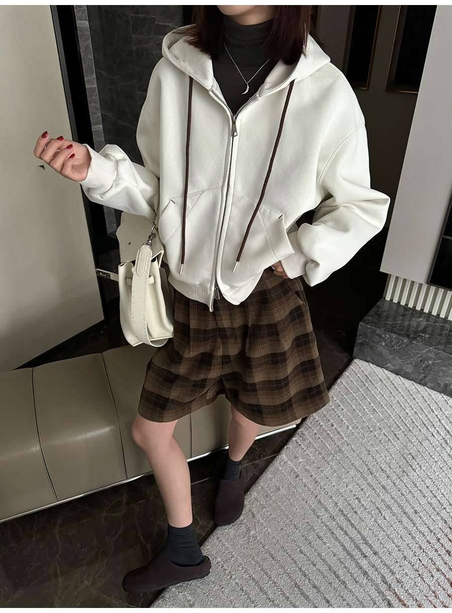 カジュアルコーデ チェック柄ゆったりショートパンツ