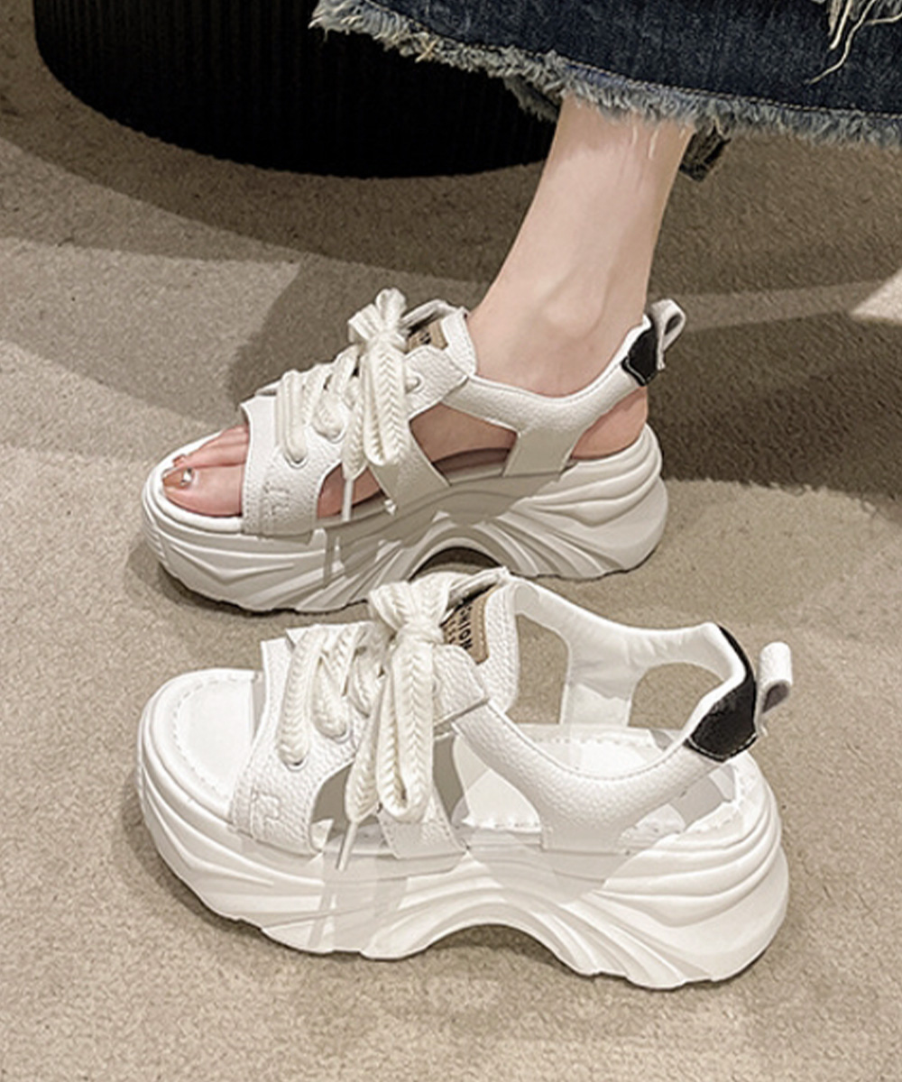 カジュアルコーデ 厚底サンダル レースアップ 美脚 スニーカータイプ