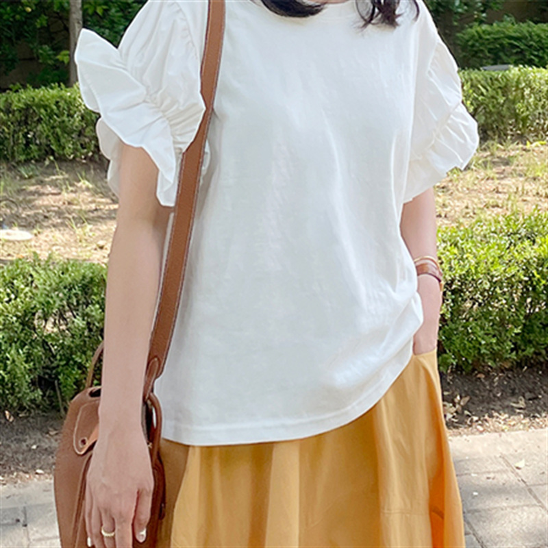 カジュアルコーデ フリル袖ゆったりブラウス