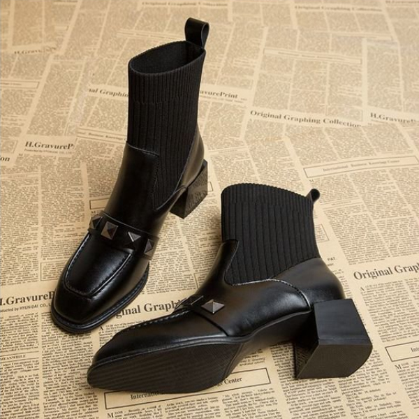 カジュアルコーデ レディース ソックスブーツ 黒 厚底 太ヒール レザー調 ショートブーツ