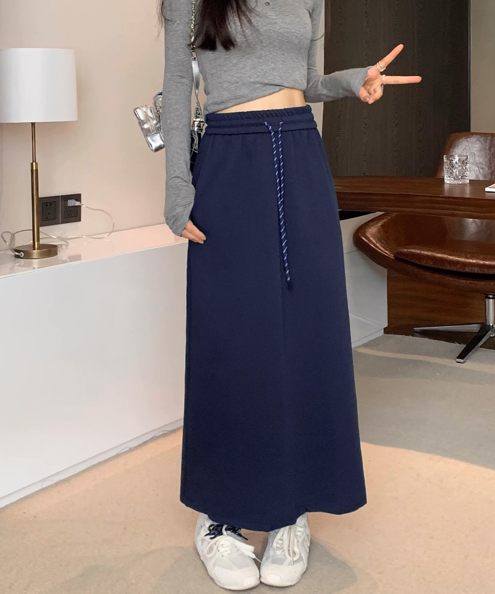 カジュアルコーデ 裏起毛スウェットスカート 紐付きロング丈