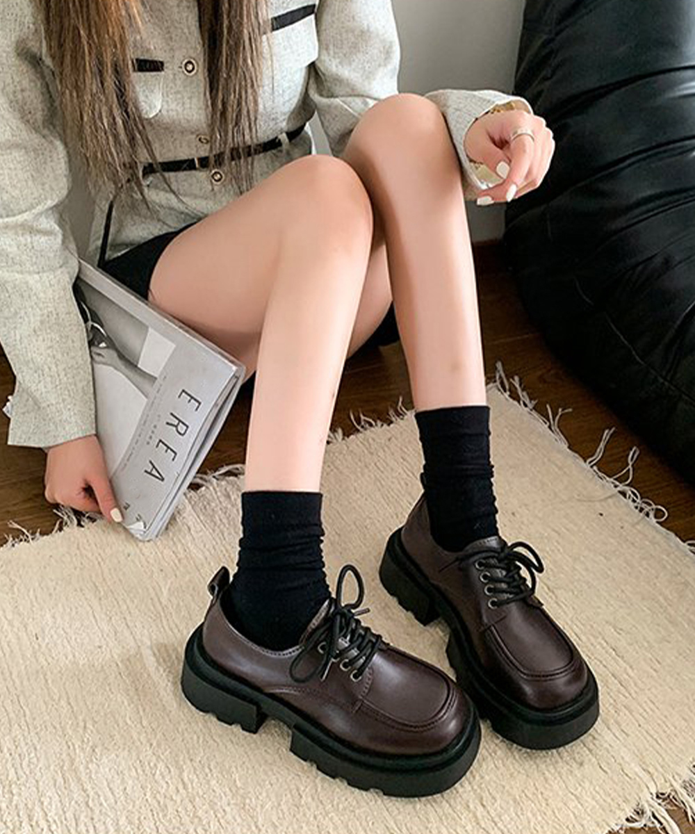 カジュアルコーデ 厚底編み上げスニーカー レザー調太ヒール靴