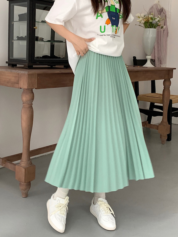 カジュアルコーデ ふんわりプリーツロングスカート