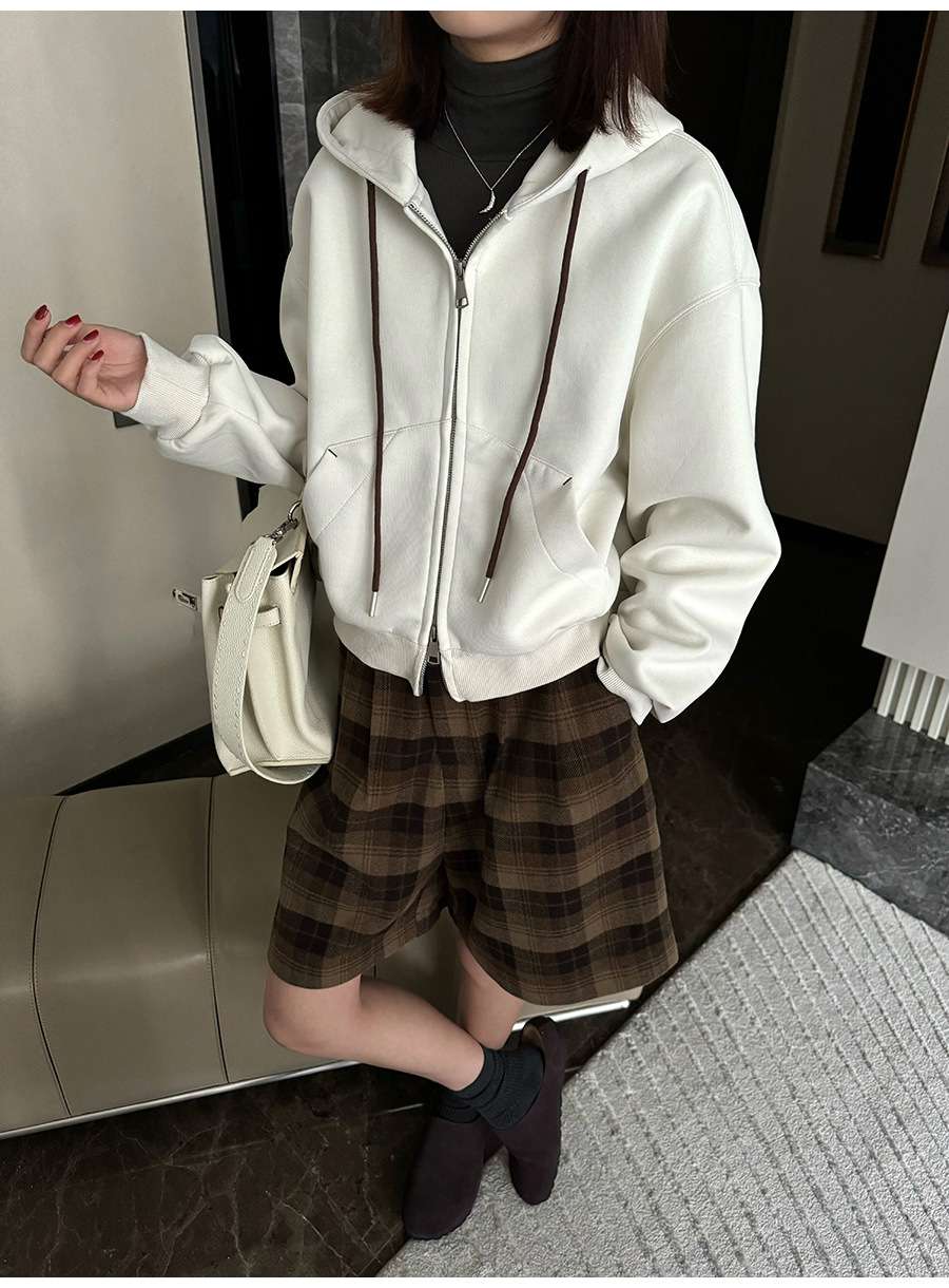 カジュアルコーデ チェック柄ゆったりショートパンツ