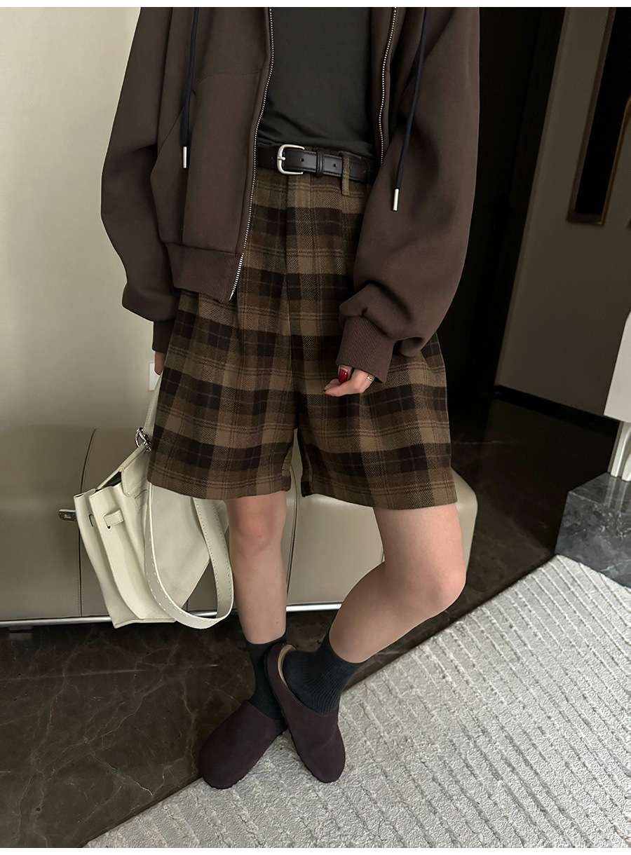 カジュアルコーデ チェック柄ゆったりショートパンツ