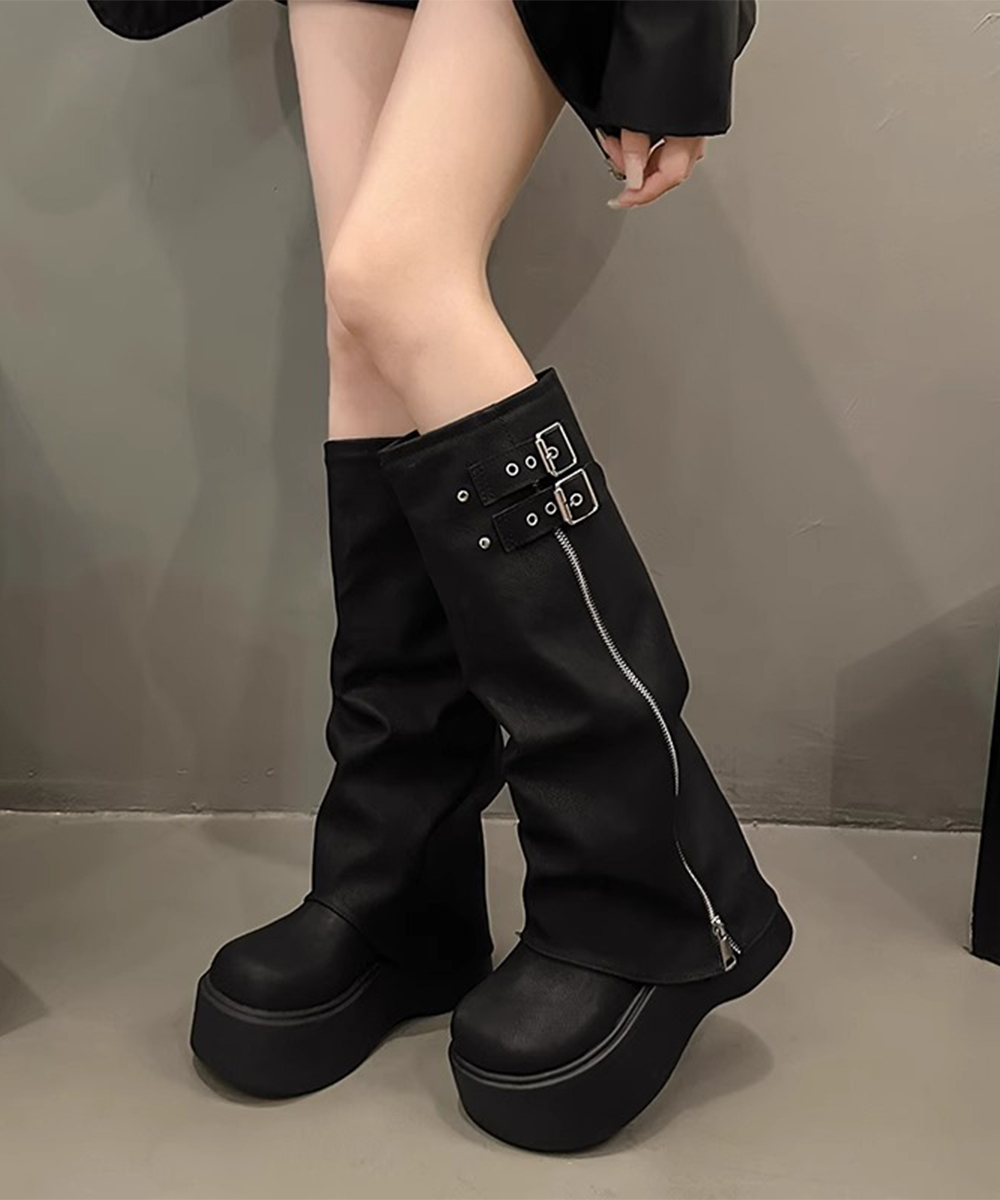 カジュアルコーデ 厚底ルーズブーツ レディース ロング丈