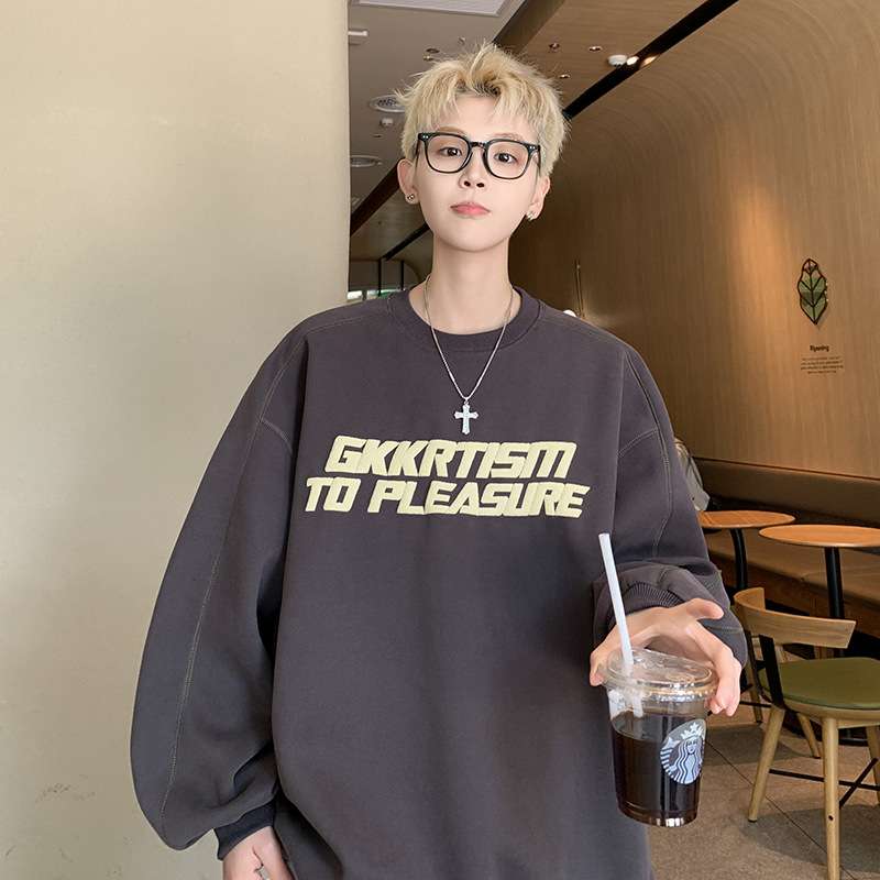 カジュアルコーデ モダン ゆったり ゴールド文字 スエット