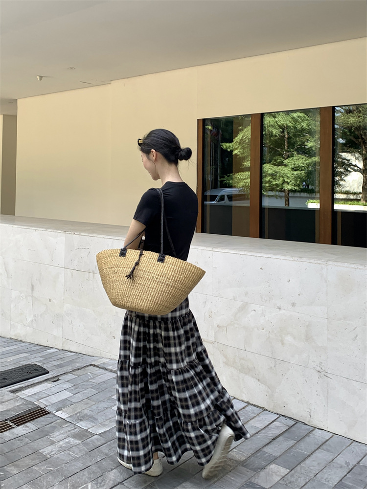 カジュアルコーデ 格子柄ティアードロングスカート