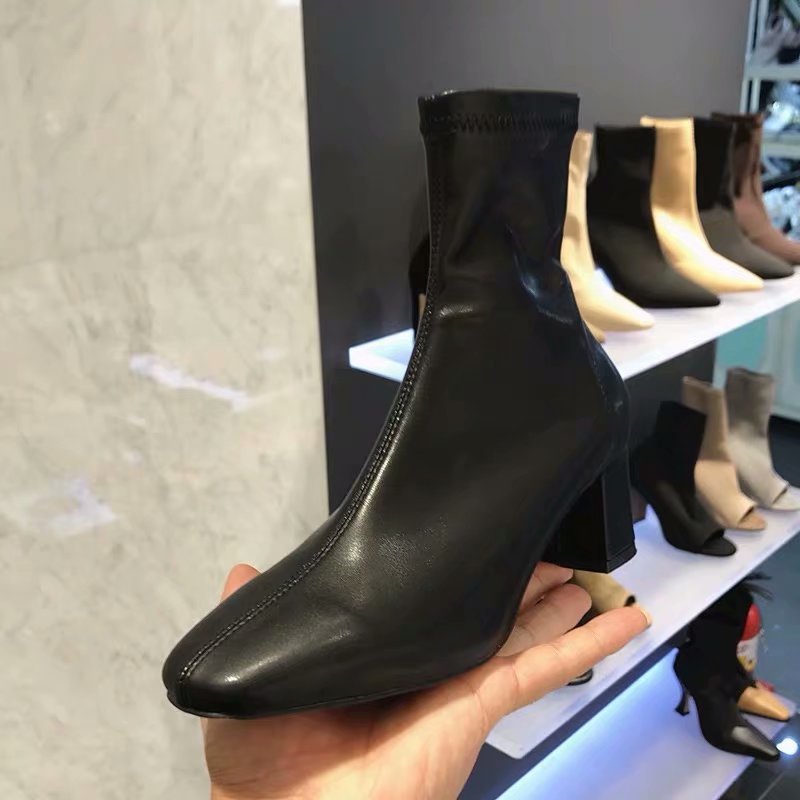 カジュアルコーデ 太ヒール ショートブーツ レディース 美脚効果 スクエアトゥ