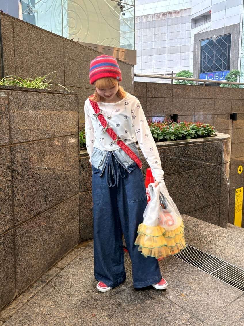カジュアルコーデ  シースルーロゴプリント長袖トップス