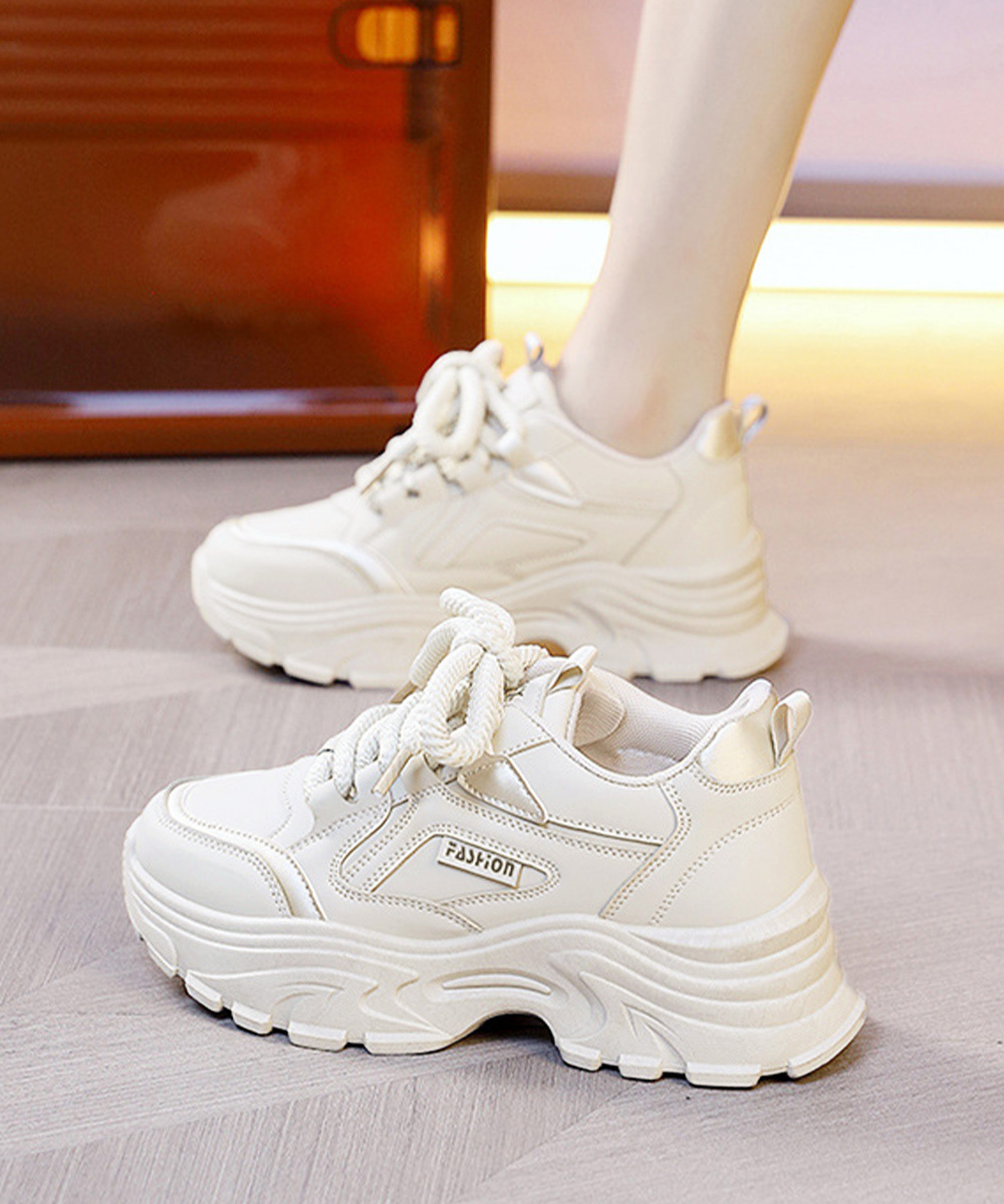 カジュアルコーデ 厚底スニーカー レディース 美脚 カジュアル 疲れにくい靴