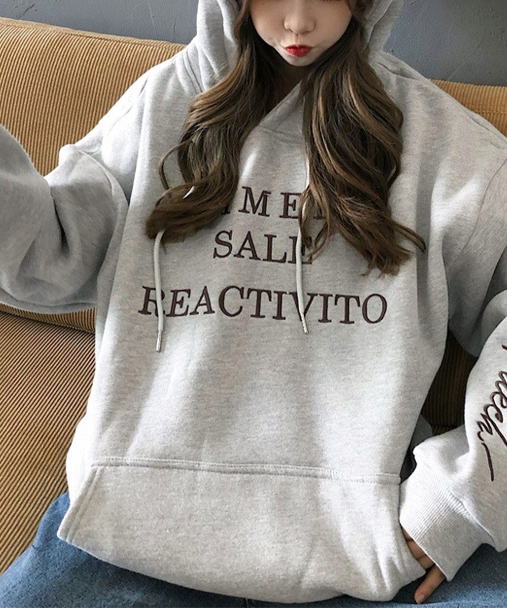 カジュアルコーデ 裏起毛スウェット フード付きロゴプリント暖かパーカー