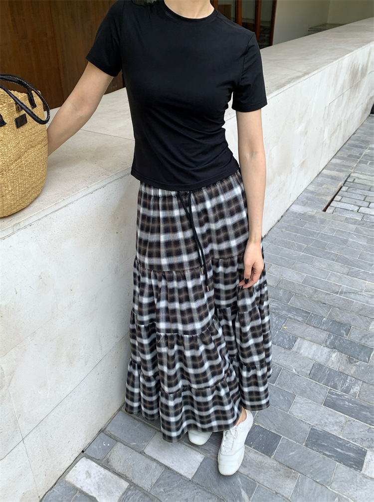 カジュアルコーデ 格子柄ティアードロングスカート